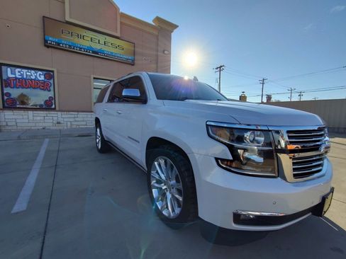 Used 2019 Chevrolet Suburban Premier w/ Premier Plus Edition image 2