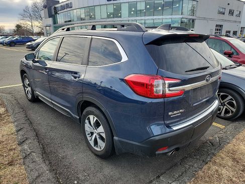 Used 2023 Subaru Ascent Premium w/ Convenience Package image 4