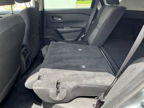 Used 2025 Nissan Rogue SV FWD image 29