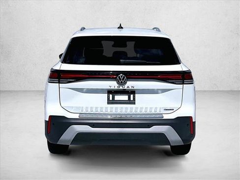 Used 2025 Volkswagen Tiguan S AWD/4WD image 4