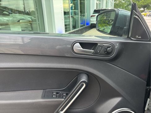 Used 2013 Volkswagen Beetle TDI FWD image 13