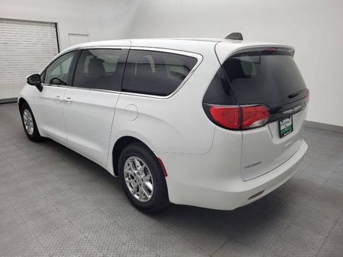 Used 2022 Chrysler Voyager LX FWD image 5