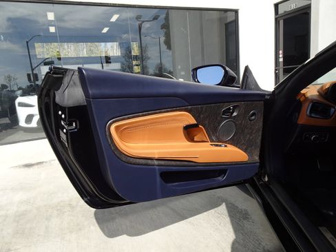 Used 2021 Aston Martin DB11 Coupe image 14