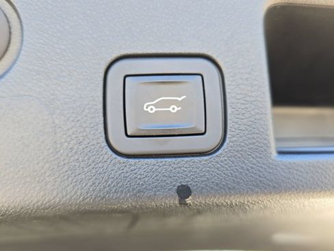Used 2025 Chevrolet Equinox LT w/ Convenience Package II FWD image 13