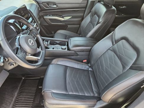 Used 2024 Nissan Pathfinder Platinum AWD/4WD image 10