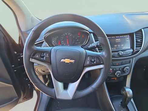 Used 2020 Chevrolet Trax LT w/ LT Convenience Package image 25