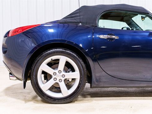 Used 2006 Pontiac Solstice Convertible w/ Premium Package image 17