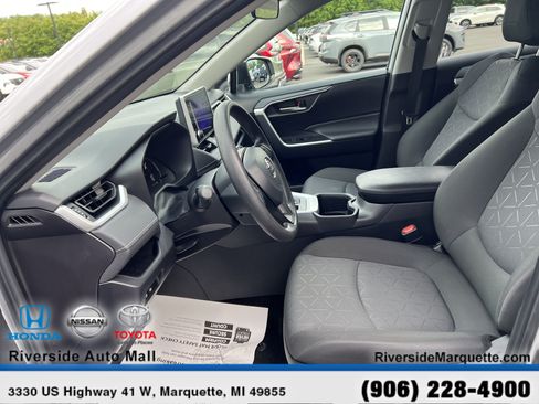 Used 2025 Toyota RAV4 XLE AWD/4WD image 15