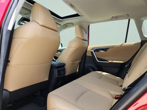 Used 2019 Toyota RAV4 Limited w/ Cold Weather Package FWD image 16