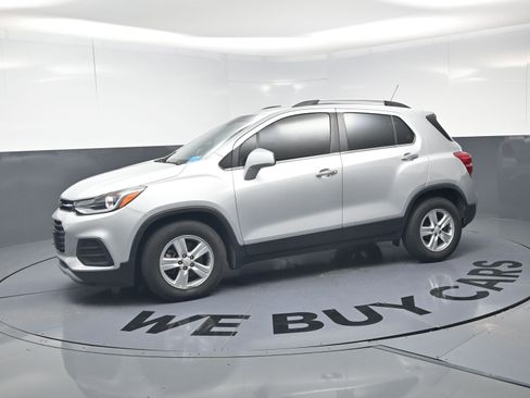 Used 2018 Chevrolet Trax LT w/ LT Convenience Package FWD image 12