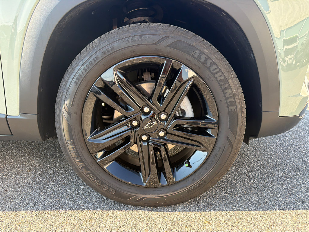 Used 2025 Chevrolet Trax ACTIV w/ Sunroof Package FWD image 12