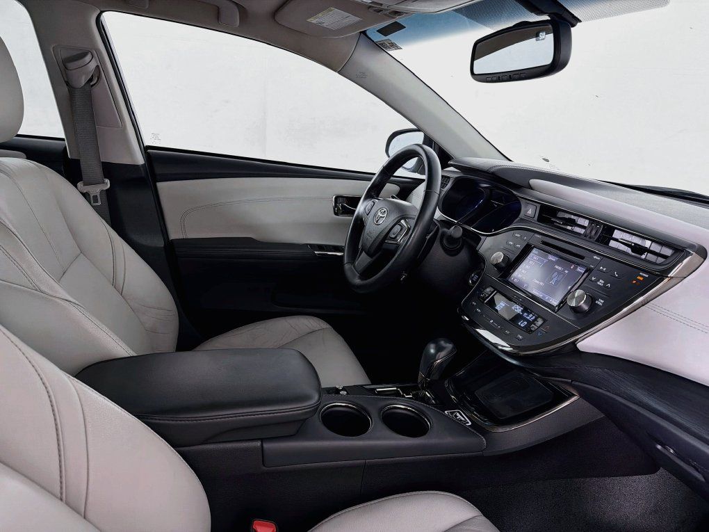 Used 2016 Toyota Avalon Touring FWD image 32
