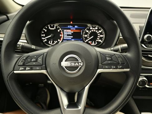 Used 2024 Nissan Altima 2.5 SV FWD image 16