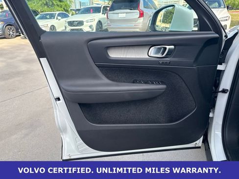 Used 2025 Volvo XC40 B5 Plus AWD/4WD image 17