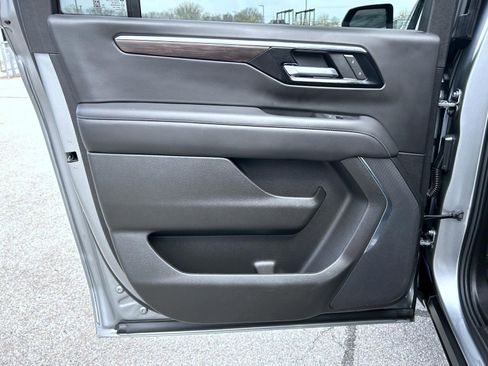 Certified 2025 Chevrolet Suburban Z71 AWD/4WD image 17