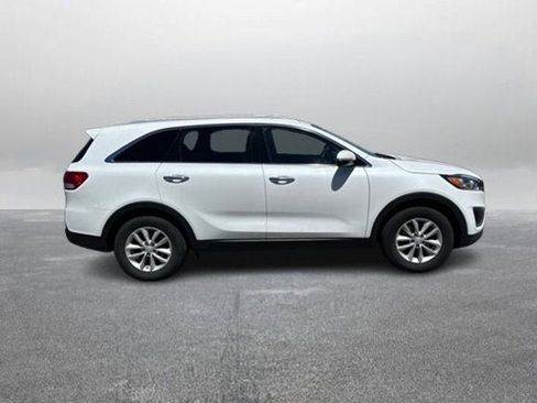 Used 2017 Kia Sorento FWD w/ LX Convenience Package image 6