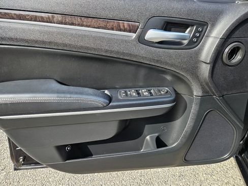 Used 2016 Chrysler 300 C RWD image 21