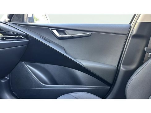 Used 2025 Kia Niro LX FWD image 29