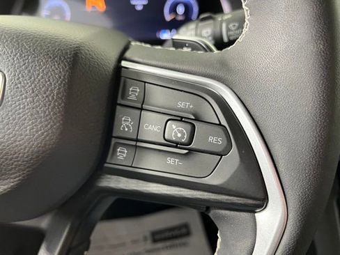 Used 2023 Jeep Grand Cherokee L Laredo image 19