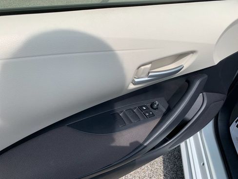 Used 2021 Toyota Corolla LE w/ Carpet Mat Package (TMS) FWD image 13