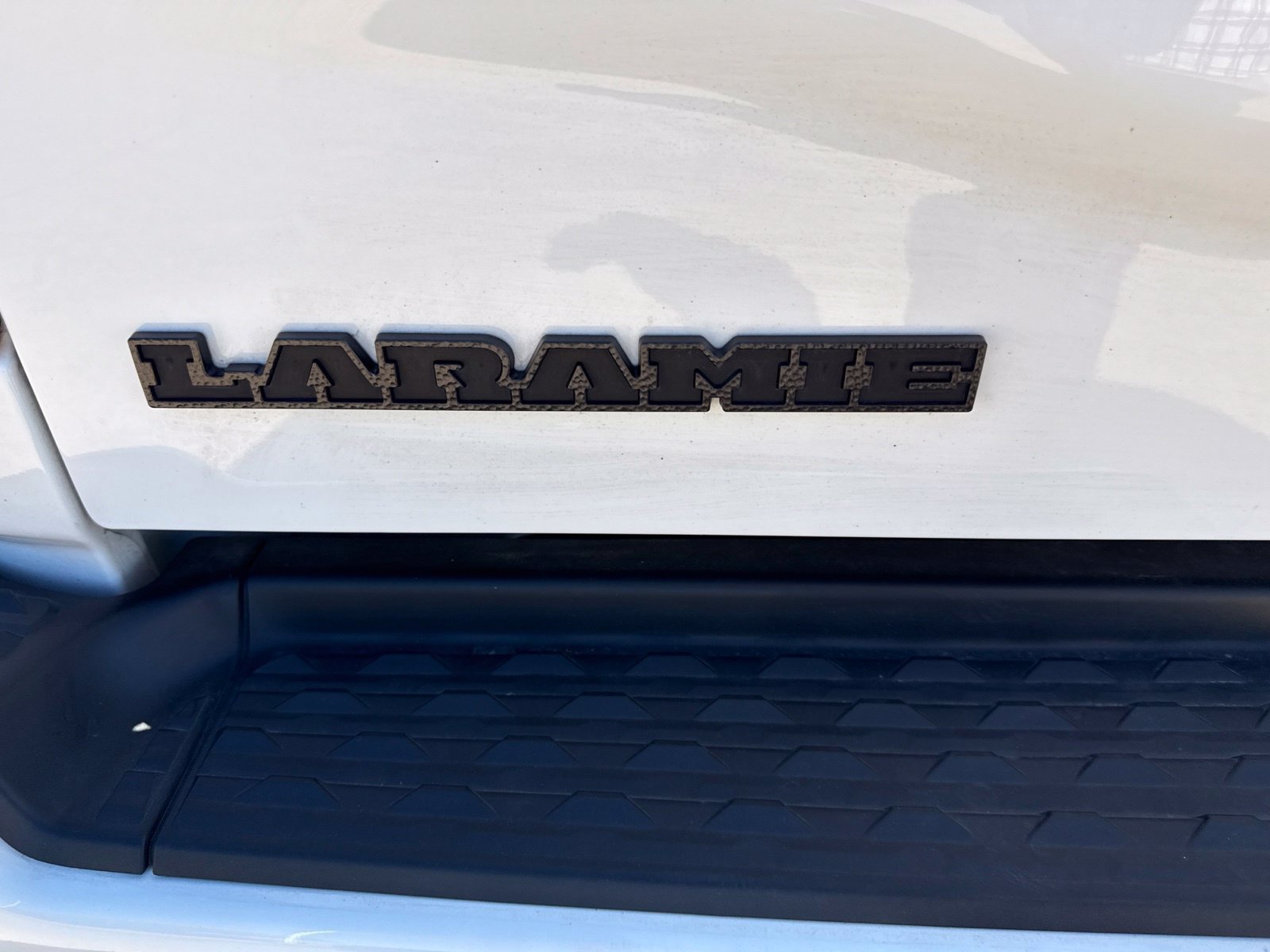 Used 2025 RAM 3500 Laramie AWD/4WD image 9