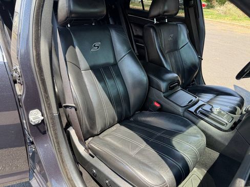 Used 2019 Chrysler 300 S AWD/4WD image 19