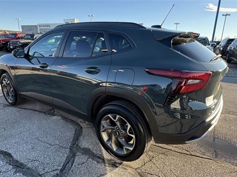 Used 2025 Chevrolet Trax LT image 5