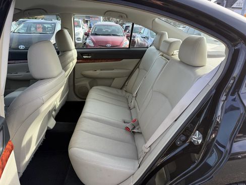 Used 2010 Subaru Legacy 2.5i Limited image 7