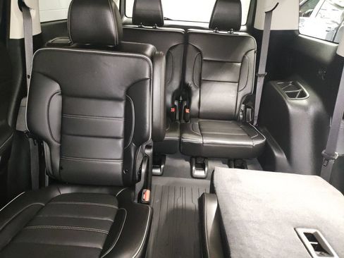 Used 2023 GMC Acadia Denali w/ Denali Technology Package FWD image 28