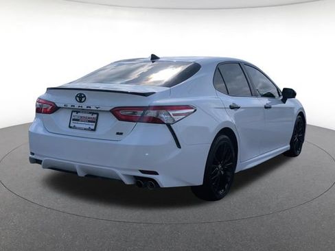 Used 2020 Toyota Camry SE FWD image 5
