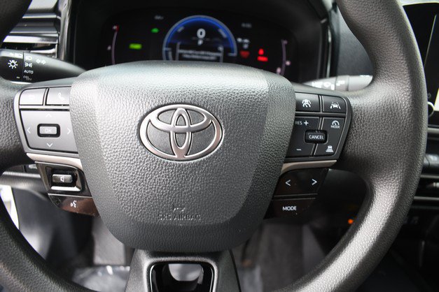 Used 2025 Toyota Camry LE AWD/4WD image 30
