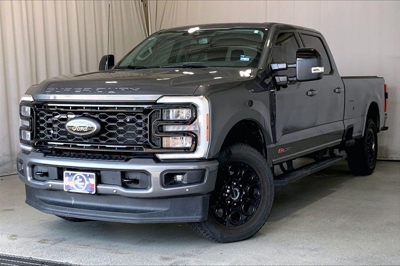 Used 2025 Ford F350 Lariat w/ Lariat Ultimate Package AWD/4WD image 2