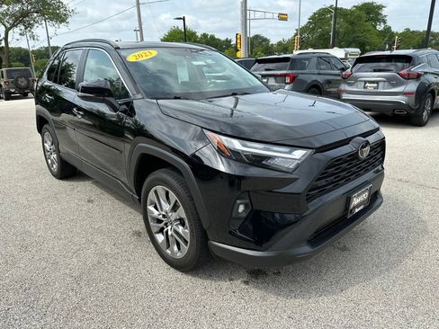 Used 2023 Toyota RAV4 XLE Premium AWD/4WD image 4