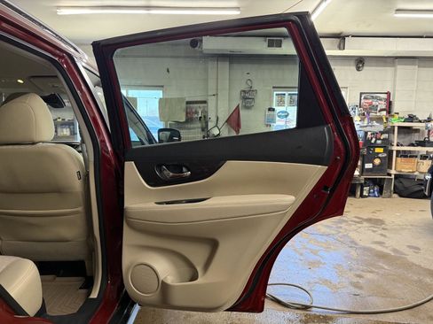 Used 2019 Nissan Rogue SV AWD/4WD image 26