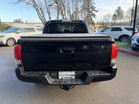 Used 2019 Toyota Tacoma TRD Off-Road image 4