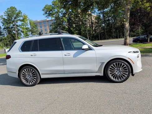 Used 2023 BMW X7 xDrive40i w/ Executive Package AWD/4WD image 4