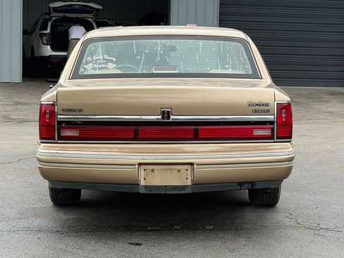 Used 1991 Lincoln Town Car Executive RWD image 5