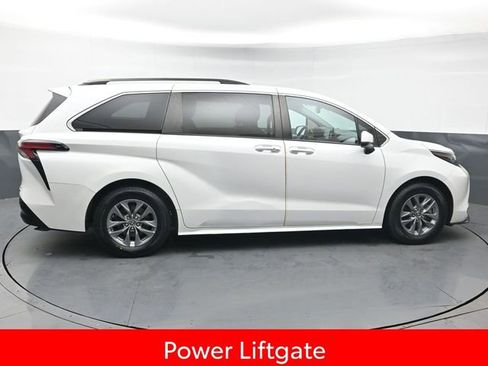 Used 2022 Toyota Sienna XLE image 8