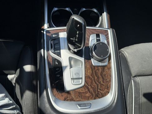 Used 2022 BMW 740i xDrive w/ M Sport Package image 15