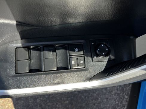 Used 2021 Toyota RAV4 LE w/ Carpet Mat Package (TMS) image 16