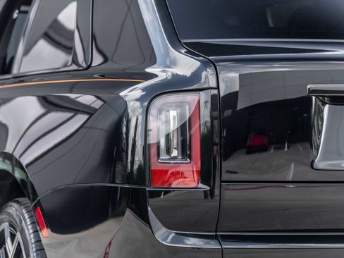 Used 2026 Rolls-Royce Cullinan Black Badge AWD/4WD image 14