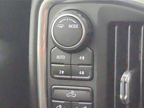 Used 2022 Chevrolet Silverado 1500 LT image 36