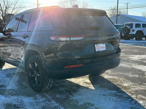 Used 2023 Jeep Grand Cherokee Limited w/ Black Appearance Package image 6