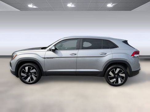 Used 2025 Volkswagen Atlas Cross Sport SE FWD image 2