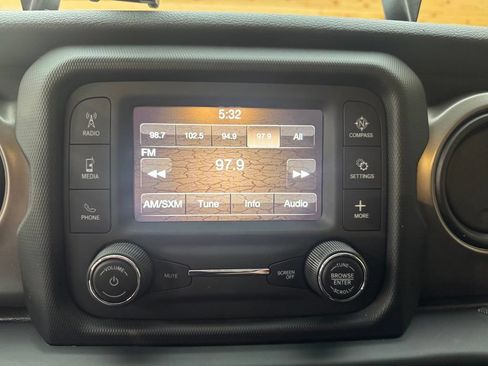 Used 2020 Jeep Gladiator Sport AWD/4WD image 23