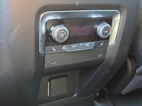 Used 2025 GMC Yukon Denali AWD/4WD image 17