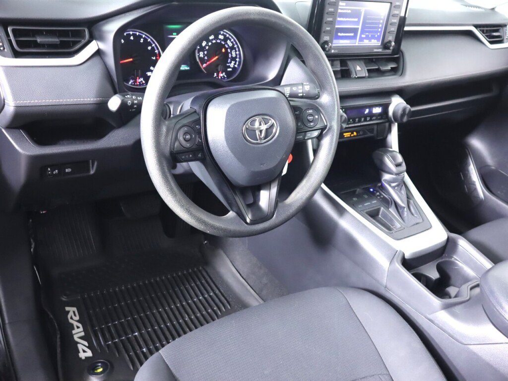 Used 2021 Toyota RAV4 LE FWD image 9