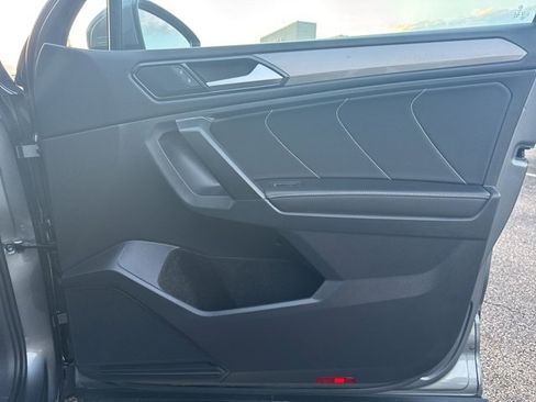 Used 2022 Volkswagen Tiguan SE image 18