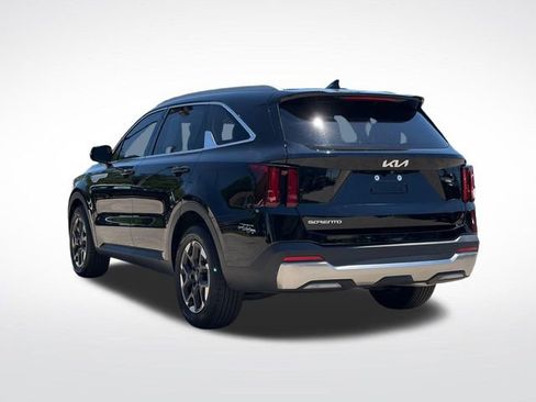 Certified 2025 Kia Sorento S FWD image 9