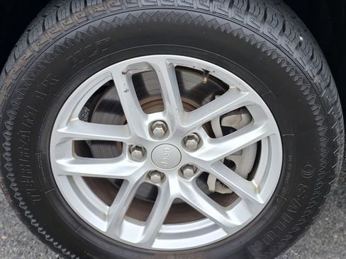 Used 2022 Jeep Grand Cherokee L Laredo w/ Luxury Tech Group I image 10